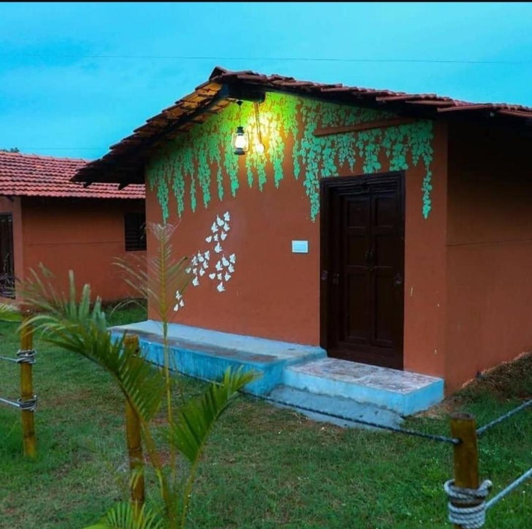 Dejavoo Hotel Gādigarpālya Buitenkant foto