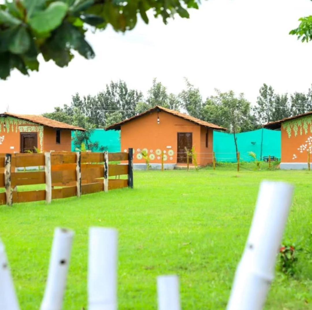 Dejavoo Hotel Gādigarpālya Buitenkant foto