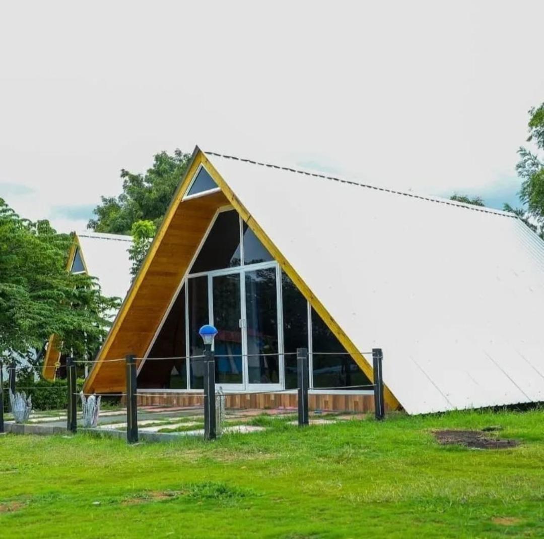 Dejavoo Hotel Gādigarpālya Buitenkant foto