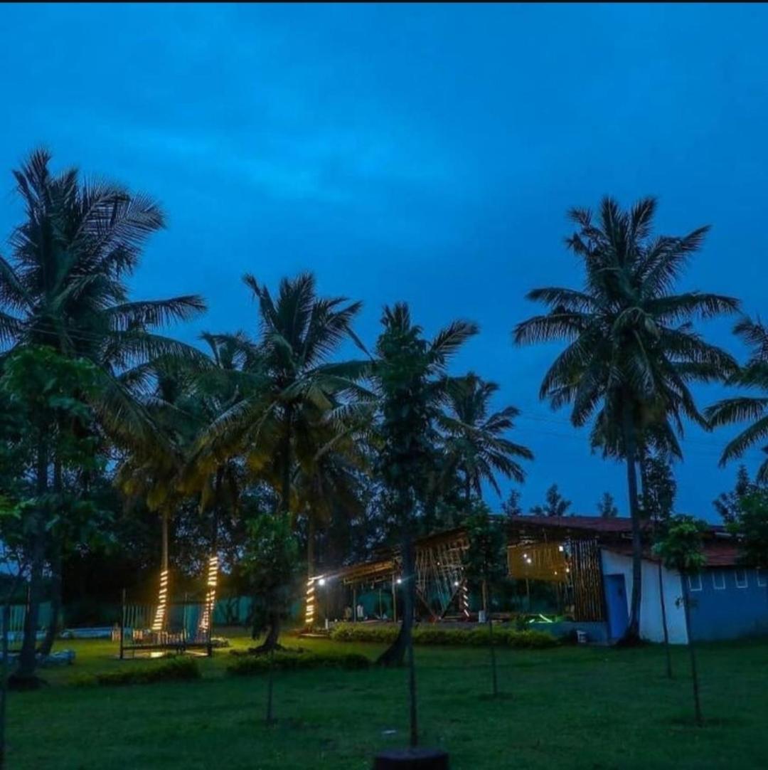 Dejavoo Hotel Gādigarpālya Buitenkant foto