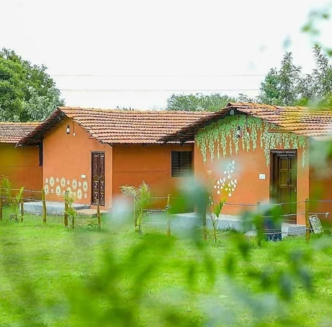 Dejavoo Hotel Gādigarpālya Buitenkant foto