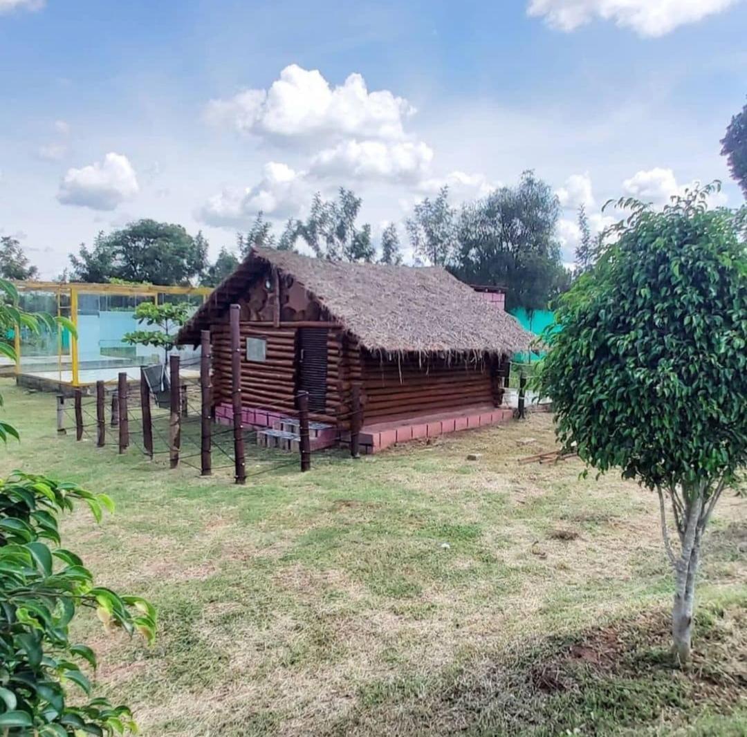 Dejavoo Hotel Gādigarpālya Buitenkant foto