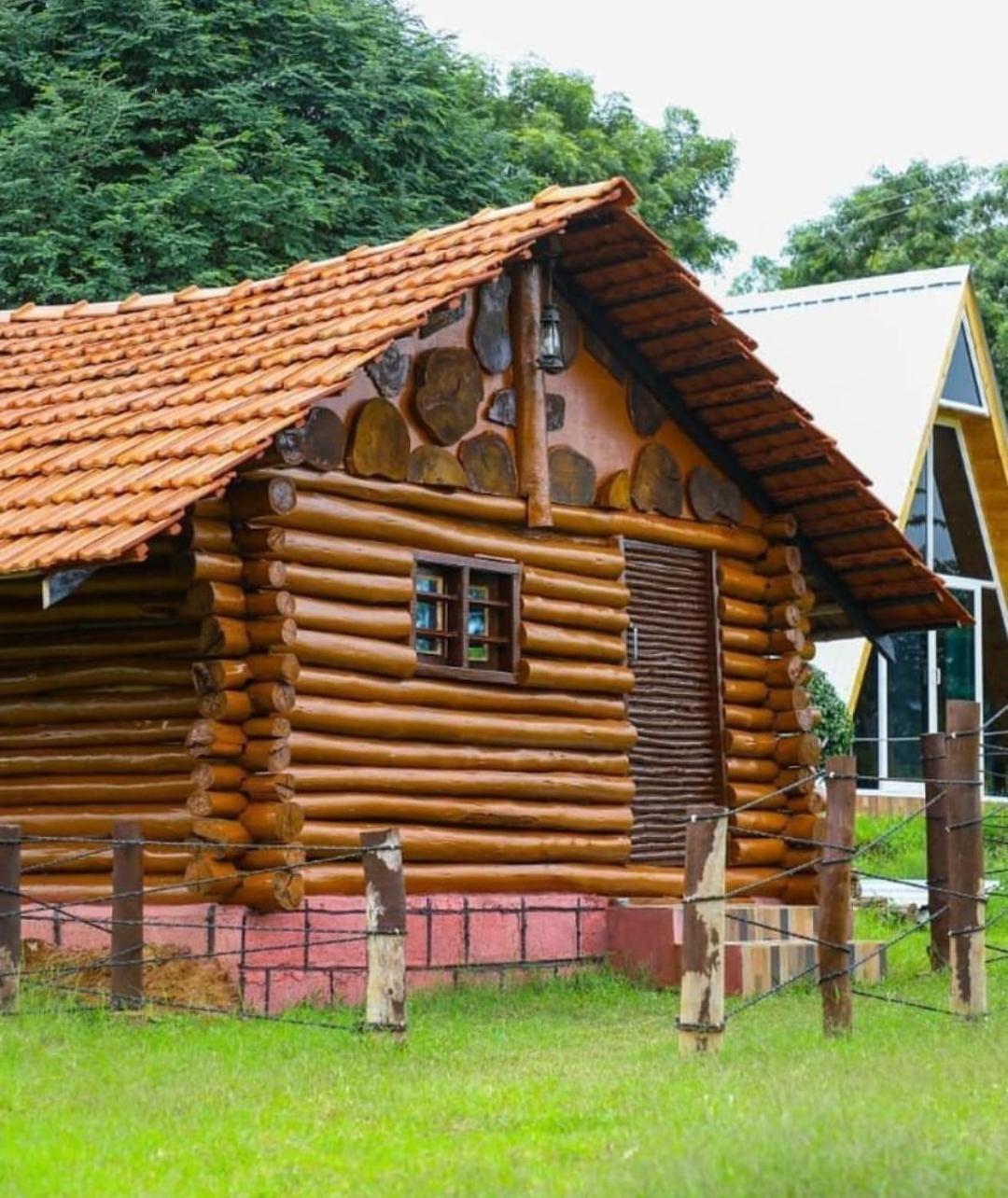 Dejavoo Hotel Gādigarpālya Buitenkant foto
