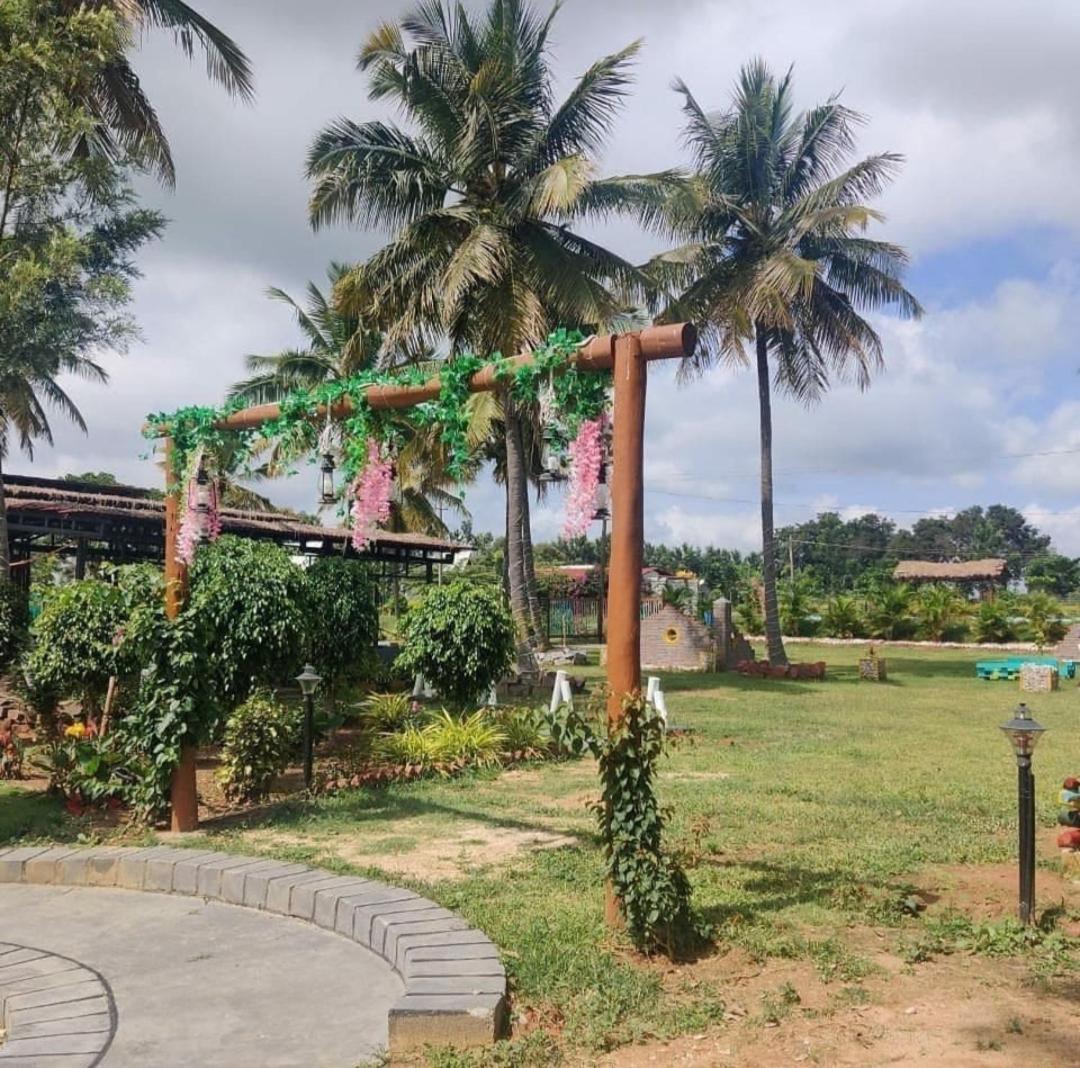 Dejavoo Hotel Gādigarpālya Buitenkant foto